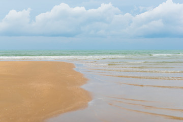 Waves of flood tide are coming on the Gulf of Thailand