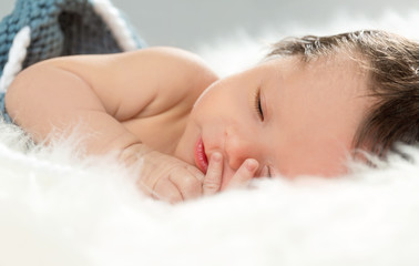 Obraz na płótnie Canvas Little baby boy sleeping on fluffy blancket