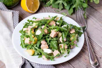 Salad with arugula, egg and tuna