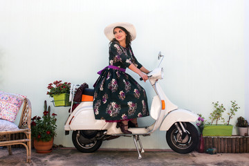 Vintage girl next to motorcycle © Mauro Rodrigues