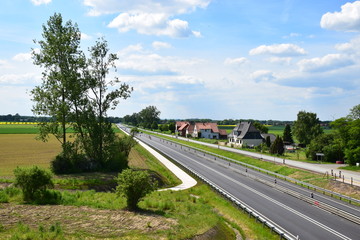 Fototapeta na wymiar Ausgebaute Bundesstraße 65 in Heuerßen/Lohhof