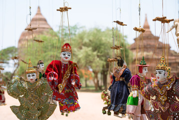 Traditional Burmese puppets and pagodas at background, Bagan　バガンの土産物屋 操り人形