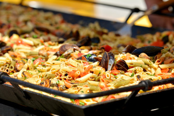 Cooking pasta with mussels