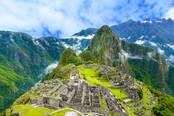 Crédence de cuisine en verre imprimé Machu Picchu Vue d& 39 ensemble du Machu Picchu, des terrasses agricoles et du pic Wayna Picchu en arrière-plan