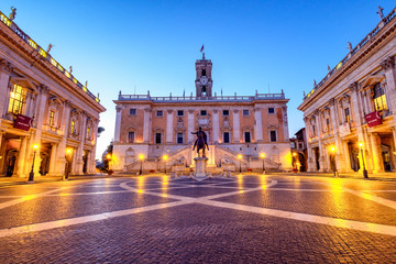 Obraz premium Piazza del Campidoglio na szczycie Kapitolu w Rzymie