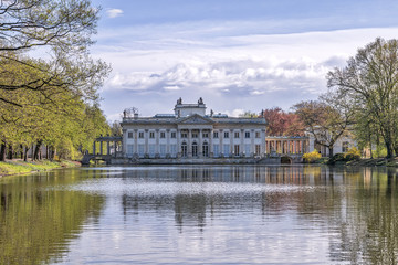 Fototapeta na wymiar Palace on the Water in Lazienki Park in Warsaw