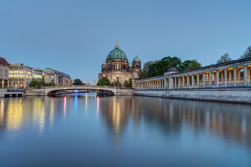 Fototapeta na wymiar The Berlin Dom and the river Spree after sunset