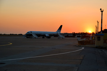 Fototapeta na wymiar airplane morning colors sunrise