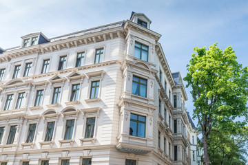 Altbau, Mehrfamilienhaus, saniert, hochwertige Fassade