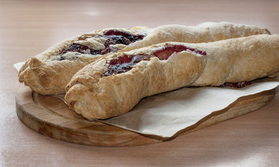 рулет с малиновым вареньем