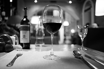 table setting in restaurant
