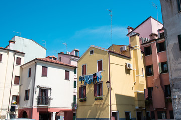 Fototapeta na wymiar Walk along the streets, squares and calli of Chioggia. Venice. Wear to dry ....