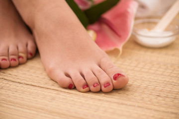 Obraz na płótnie Canvas female feet at spa salon