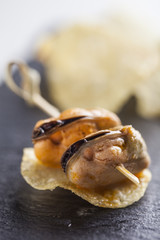 Pickled mussels with chips