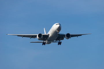 Boeing 777-200 landing