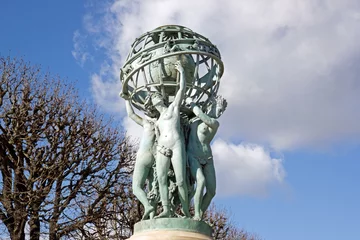 Fotobehang Fontijn La fontaine Carpeaux, les quatre femmes-continents portant le monde (Paris France) (19 ème siècle) 