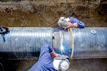 View on welding team of welders until them assembly a new pipeline