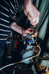 Obraz premium Repair of machine tools. Worker hands in workshop