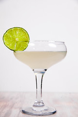 Daiquiri cocktail with lime slice