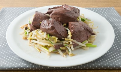 Stir Fried Bean Sprouts with Pork Blood Pudding