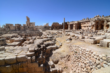 The Temple of Bacchus in Baalbek, Lebanon
 - obrazy, fototapety, plakaty