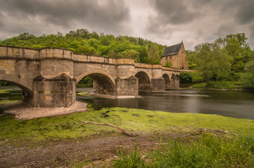 die historische Natursteinbr&uuml;cke in Creuzburg