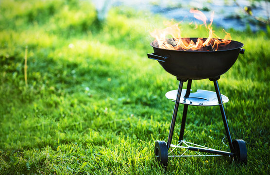 Barbecue grill with fire