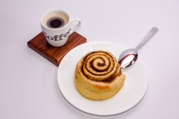 cinammon roll & coffee