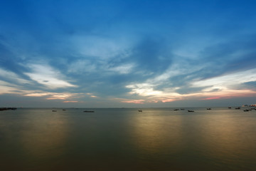 Fototapeta premium twilight sky and sea in Tropical coast in thailand.