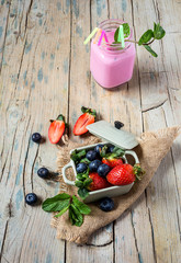 smoothie to Mix of strawberries and blueberries