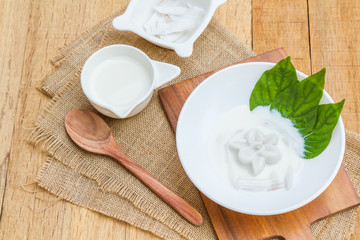 Coconut jelly and coconut milk