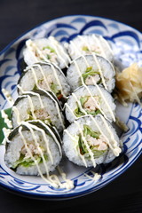 蒸し鶏のサラダのり巻き