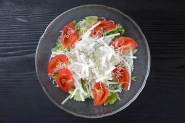 トマトとしらすの野菜サラダ