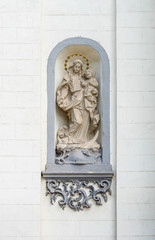 Fototapeta na wymiar Statue of Virgin Mary in the church. Gypsum, medieval