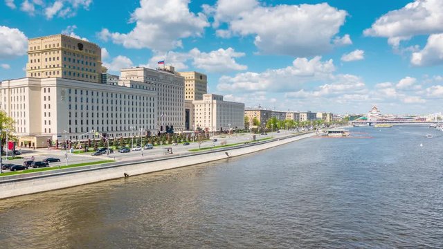 Timelapse of Ministry of Defense of the Russian Federation on Frunze Embankment in Moscow. Timelapse video. Beautiful city landscape