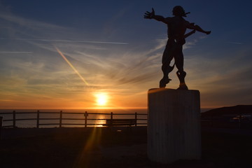 atardecer de estatua