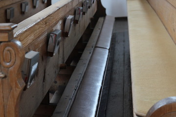 Kirchenbänke&Gotteslob