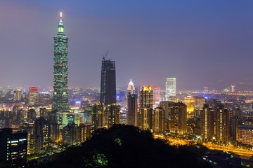 Fototapeta na wymiar Taipei skyline at night