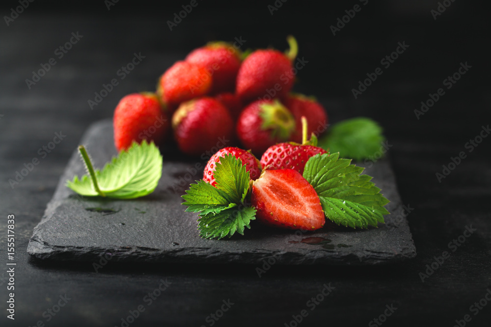 Poster Ripe strawberry with a leaf