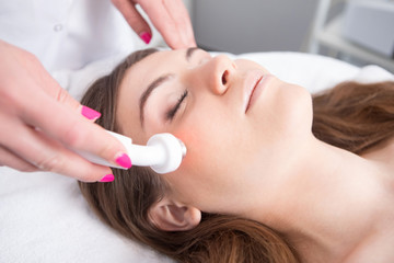 Naklejka premium Facial treatment in the beauty salon 