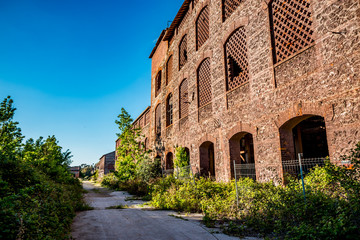 Naklejka premium Dans l'usine abandonnée de Toscane