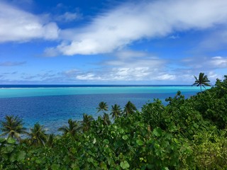 Fototapeta na wymiar Beautiful view on the turquoise lagoon of Huahine, Tahiti, French Polynesia