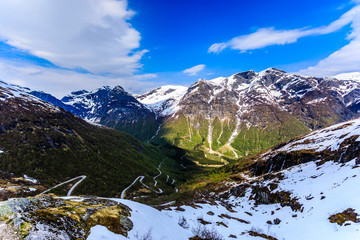 A winding and narrow road providing access to the mountain in Gaular. © Svein Otto Jacobsen