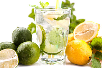 Lemoniada cytrynowa Letni drink - obrazy, fototapety, plakaty
