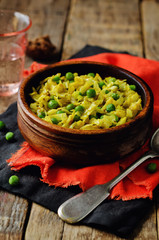 Spicy cabbage with green peas