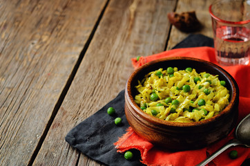 Spicy cabbage with green peas