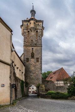 Klingentor in Rothenburg ob der Tauber mit Blick ins Stadtinnere