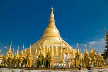 Golden Shwedagon buddhist stupa in Yangon, Myanmar.