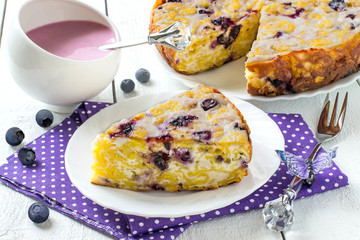 Pie with cottage cheese, cornflakes and blueberries