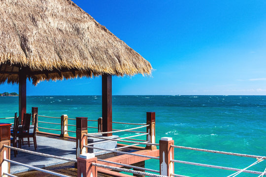 Paradisischer Ausblick auf das t&uuml;rkisblaue Meer.